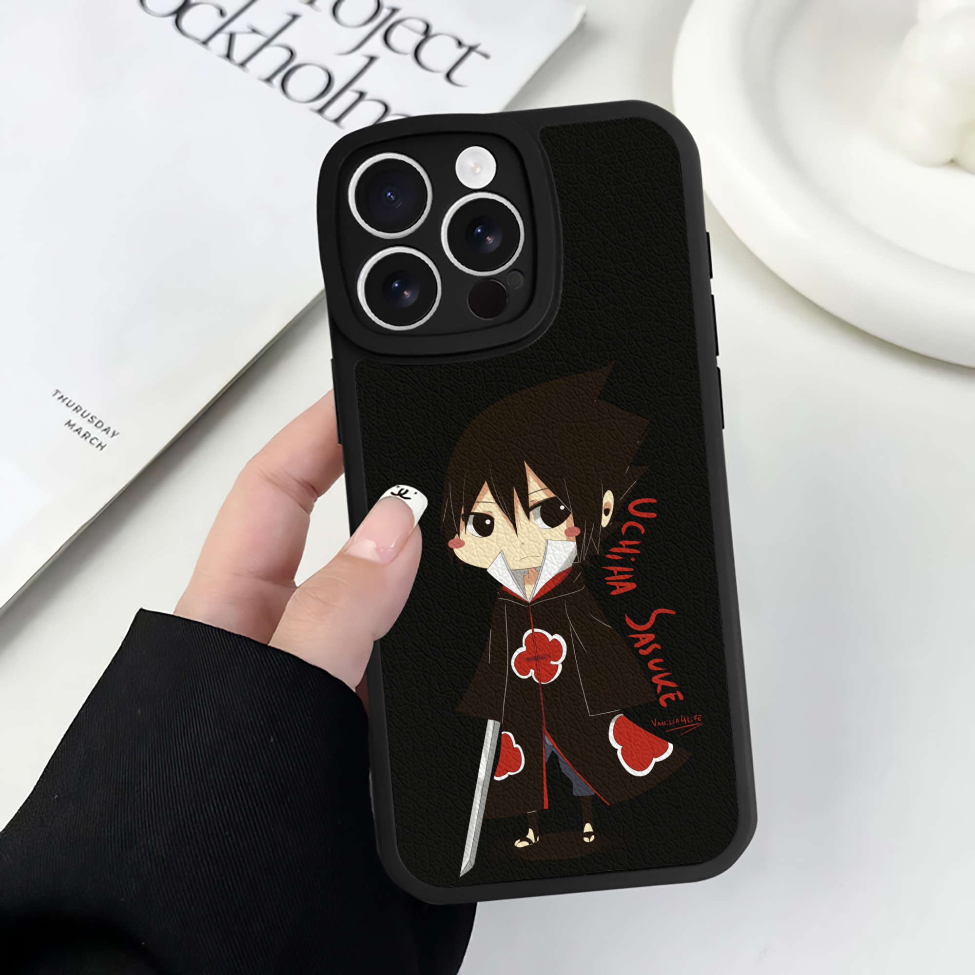 （画像用） NARUTO -ナルト- うちは サスケ Uchiha Sasuke 【iPhone 16シリーズ対応】シリコンスマホケース（レザー調） 材質：シリコン